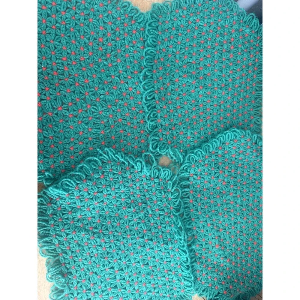 Vintage‎ Yarn Star 4 Placemats Green Red Granny Core Handmade